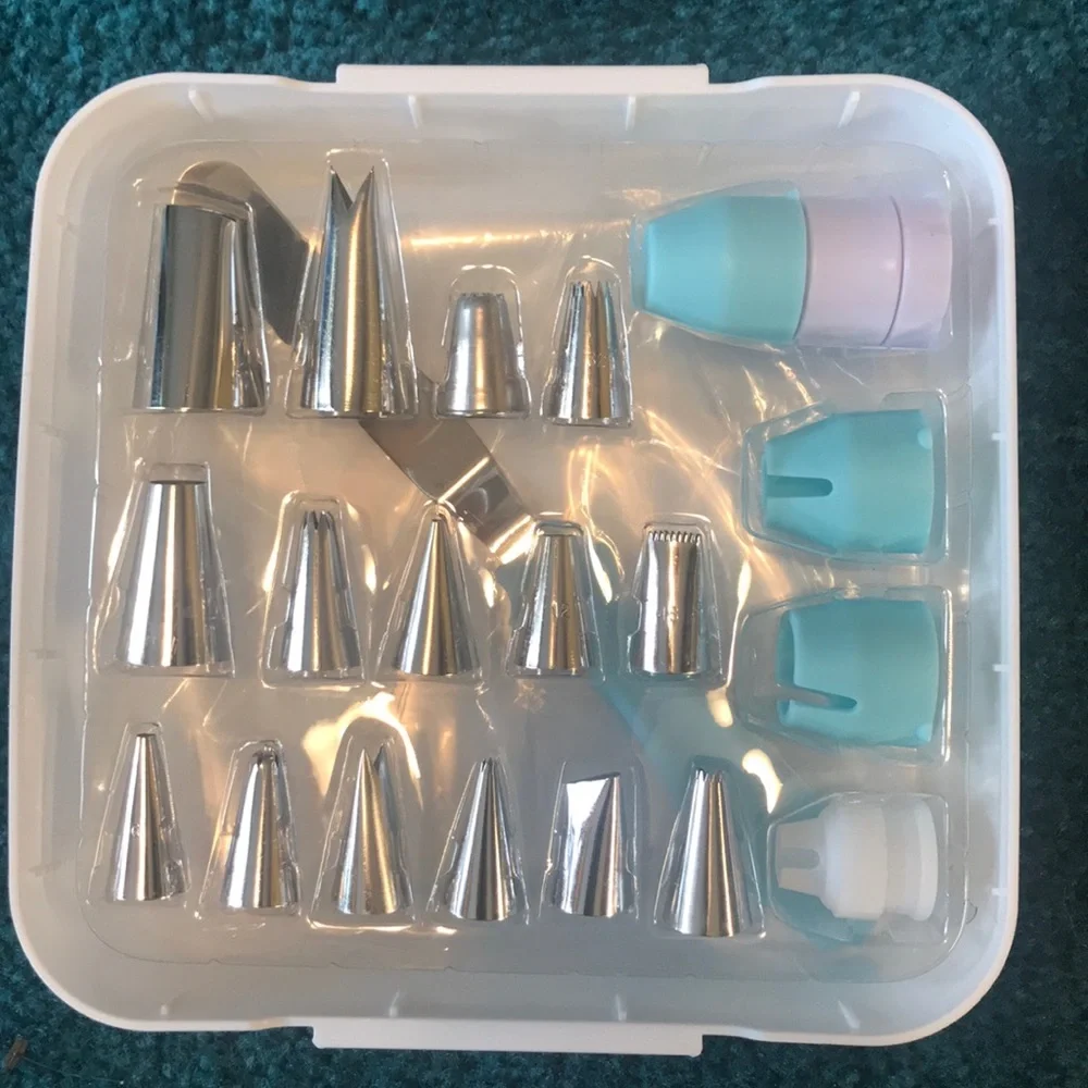 Celebrate it Basic Decorating Kit
